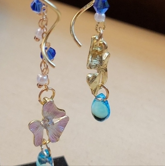 💥LAST ONE💥Fairy Flower Spiral Long Dangle Gold Tone Mismatched Earrings - Picture 9 of 9
